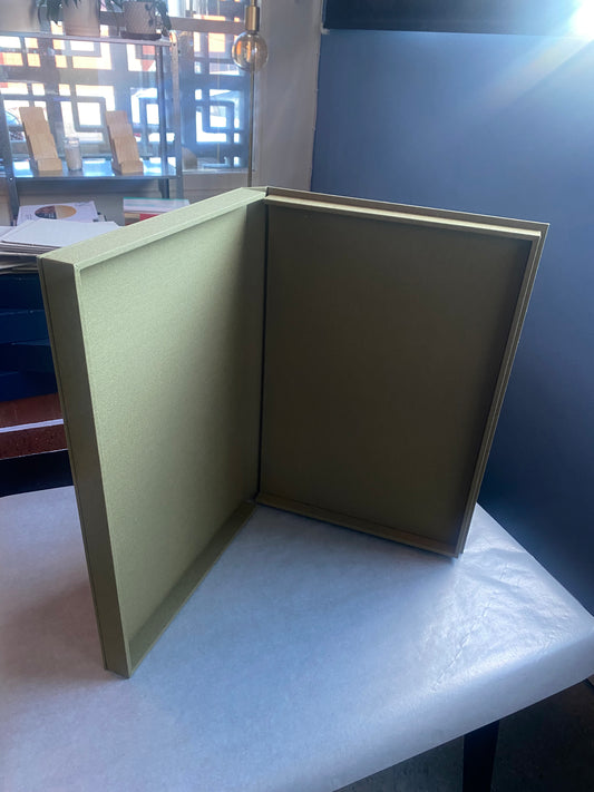 Workshop: The Clamshell Box
